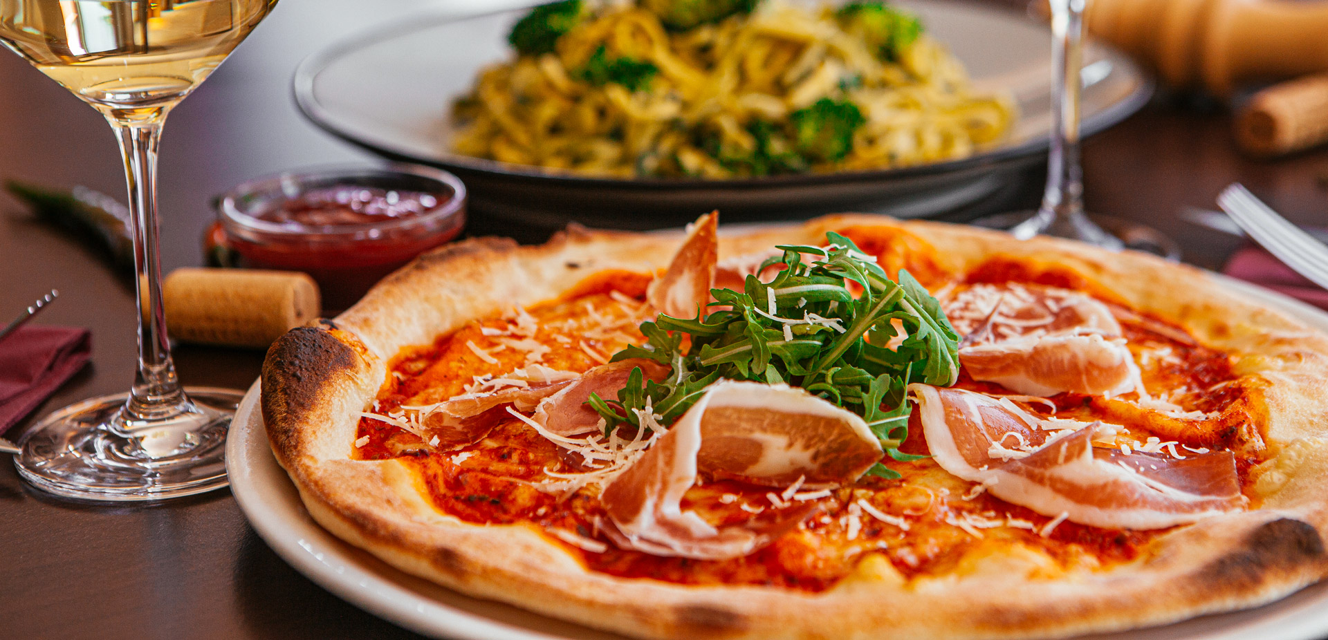 Gut Und Günstig Essen In Marburg Lahnterrasse • Mediterranean Restaurant in Marburg